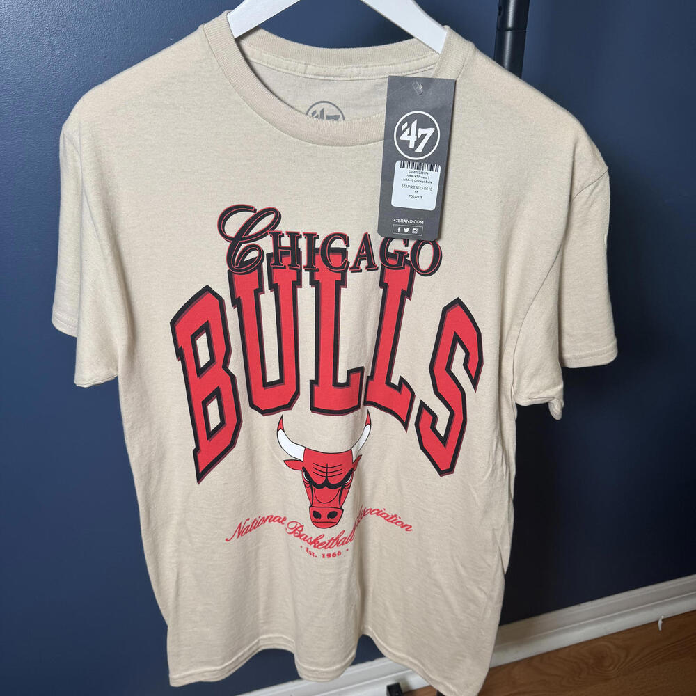 Chicago Bulls ’47 Brand Graphic T-Shirt Men’s Medium Tan NBA NWT - Picture 2 of 8